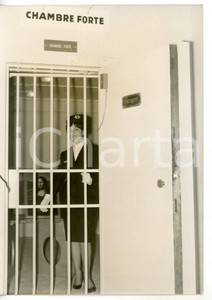 1962 PARIS ORLY Hostess sorveglia la Gioconda nella camera blindata *Foto 13x18