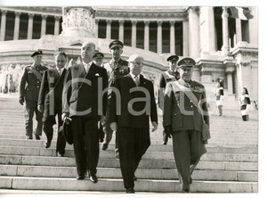 2 giugno 1956 ROMA Giovanni GRONCHI sulla scalinata del VITTORIANO *Foto 18x13