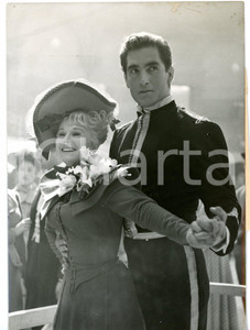 1958 CINEMA "Gigi" - Eva GABOR e Jacques BERGERAC sul set del film *Foto 13x18
