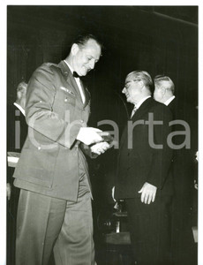 1957 GENOVA Celebrazioni colombiane - Giovanni GRONCHI premia Adolfo CARMINATI