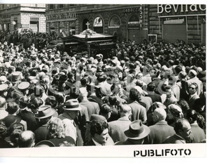 1955 ROMA Solenni funerali del critico teatrale Silvio D'AMICO *Fotografia 18x13 Fotografia d'epoca con didascalia coeva.  CONDIZIONI: G FORMATO: 18x13 cm     originale e autentica 1