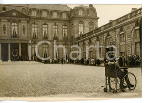 1957 PARIS Palazzo dell'Eliseo - Gli Amici del Louvre in coda all'ingresso *Foto