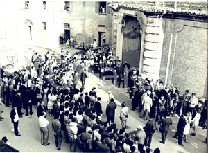 1962 BRIGNANO GERA D'ADDA Fidanzamento Fabrizia CITTERIO - Alessandro BORGHESE  Fotografia d'epoca con didascalia coeva.  CONDIZIONI:  FAIR (minima sbrecciatura al margine inferiore; lievi aloni) FORMATO: 24x18 cm     originale e autentica 1