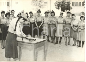 1959 SYRIA Military instruction for Syrian girls in a summer camp - Photo 18x13