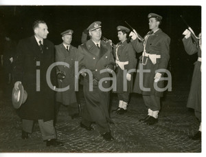 1953 ROMA Arrivo Fernando Lara BUSTAMANTE ministro del COSTA RICA *Foto 18x13 Fotografia d'epoca con didascalia coeva.  CONDIZIONI: G FORMATO: 18x13 cm     originale e autentica 1