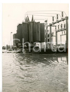 1957 ALLUVIONE A PORTO TOLLE Centrale elettrica di CA' TIEPOLO allagata *Foto Fotografia d'epoca con didascalia coeva.  CONDIZIONI: G FORMATO: 13x18 cm     originale e autentica 1