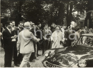 1961 TOULOUSE BÃ©atrix des Pays-Bas Ã  la Fondation EuropÃ©enne de la Culture Fotografia d'epoca con didascalia coeva al verso.  CONDIZIONI: G FORMATO: 18x13 cm     originale e autentica 1