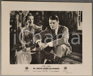 1938 CINEMA Film "Mr. Moto court sa chance" Robert KENT Rochelle HUDSON (1) Fotografia d'epoca.CONDIZIONI: G (ma minimo strappo al margine inferiore)FORMATO: 30x24 cm   originale e autentica 0