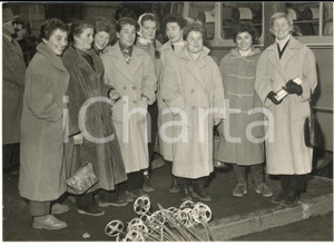 1955 TORINO Fédération Française SKI - Squadra femminile parte per Cervinia 