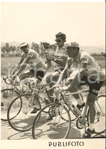 1955 GIRO D'ITALIA Fausto COPPI divide acqua con Ettore MILANO e Stefano GAGGERO