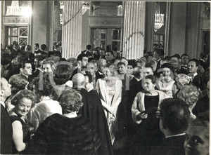 1961 MILANO Teatro alla Scala - Inaugurazione stagione lirica - Il foyer *Foto