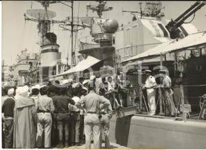 1959 MERS-EL-KEBIR (ALGERIE) Revue navale - Foule se presse pour les visites 