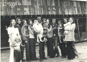 1975 GLEN CANYON (USA) Ex marine Alexander JOSEPH con 9 delle sue 13 mogli *Foto