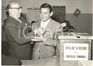 1956 ROMA Elezioni Comunali - Renato RASCEL alle urne - Foto 18x13 cm