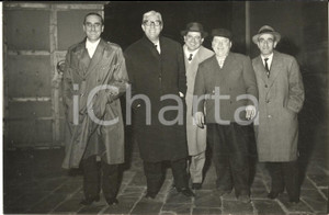 1959 GENOVA Piazza Fossatello - Mario CAROTENUTO a passeggio *Foto 18x12 cm
