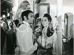 1968 MAREMODA CAPRI  L'attore Tony CURTIS con la moglie Christine KAUFMANN *Foto