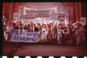 35mm vintage slide*1996 EVITA Partido Peronista Femenino - Scena tratta dal film