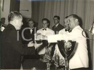 1954 VENEZIA Mostra del Cinema -  Nagamasa KAWAKITA ritira Leone d'Argento