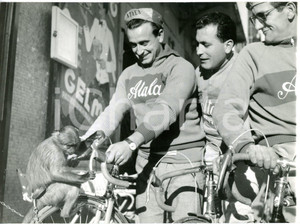 1959 CERIALE CICLISMO Ritiro ATALA Alessandro FANTINI Bruno MONTI con scimmietta