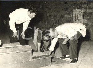 1954 SANTA MARGHERITA LIGURE Duca di WINDSOR cerca la sua pipa caduta *Foto