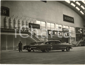 1953 TORINO Salone dell'Auto - Allestimento stand - Arrivo delle vetture *Foto