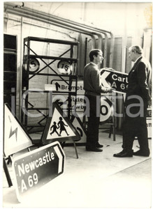 1969 LONDON Ministro James CALLAGHAN in visita a un carcere modello - Foto