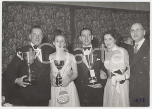 Fotografia d epoca originale 1954 BOLZANO Campionati europei di pattinaggio  Premiazione  Foto 1