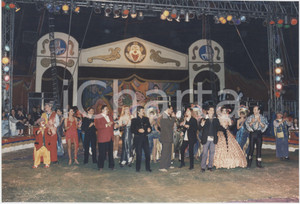 Fotografia d epoca originale 1996 COSTUME  CIRCO ORFEI Rosario FIORELLO Nando e Ambra ORFEI Foto 19x13 4 1