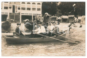 Fotografia d epoca originale 1927 BELLIN GERMANY Young people in canoe on the lake  Photo 14x9 cm 1