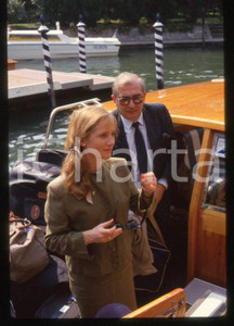 Fotografia d epoca originale Isabelle HUPPERT Claude CHABROL  Cinema VENEZIA 1985 ca 35mm vintage slide 5 1