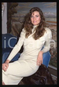 Fotografia d epoca originale Carol ALT attrice  Ritratto in abito bianco  1990 ca  35 mm vintage slide 9 1