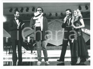 Fotografia d epoca originale 1985 RIVA DEL GARDA  VELA D ORO Antonello VENDITTI Mauro MICHELONI Foto 1 1