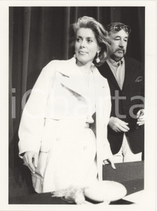 Fotografia d epoca originale 1984 FESTIVAL DI CANNES Catherine DENEUVE Philippe NOIRET Foto 18x24 cm 1