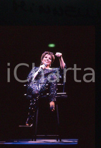 Fotografia d epoca originale Liza MINNELLI on stage   ITALY ? 1990 ca 35 mm vintage slide 49 1