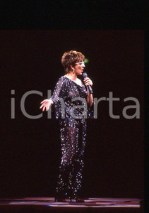 Fotografia d epoca originale Liza MINNELLI on stage   ITALY ? 1990 ca 35 mm vintage slide 51 1