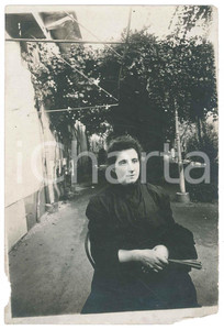 Fotografia d epoca originale 1908 ? GARZIGLIANA TO Maria REYNAUD BERSANINO in giardino  Foto 12x18 cm 1