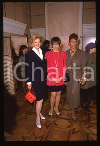 Fotografia d epoca originale Liza MINNELLI Barbara SINATRA Altovise DAVIS  MILANO 1989 35mm vintage slide 1 1
