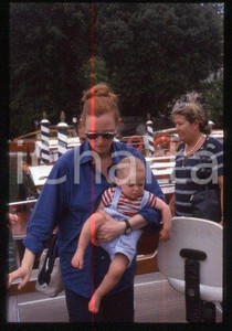 35mm vintage slide* 1998 ca VENICE actress Tilda SWINTON with the child (76)