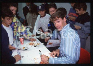 35mm vintage slide*  1990 ca MILANO IL RAGAZZO DAL KIMONO D'ORO - Ron WILLIAMS 2