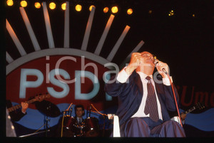 35mm vintage slide* 1989 MILANO Domenico MODUGNO canta ad un comizio del PSDI 53