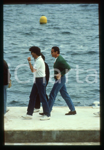 35mm vintage slide* 1991 CANNES - Arnold SCHWARZENEGGER paparazzato sul molo (2)