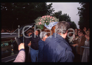 35mm vintage slide* 1995 BUSTO ARSIZIO Funerali Mia MARTINI Arrivo salma chiesa