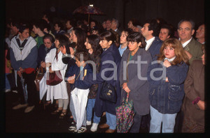 35mm vintage slide* 1995 BUSTO ARSIZIO Funerali Mia MARTINI Folla saluta salma 6