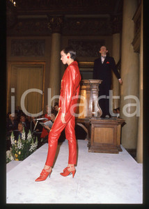 Fotografia d epoca originale 35mm vintage slide 1990 ca LONDRA  FASHION FOR AMNESTY at SOTHEBY S 3 1