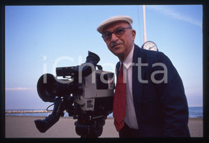 35mm vintage slide*1990 LIDO DI VENEZIA Alberto LATTUADA con cinepresa SONY 2