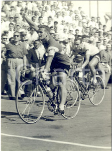 1960 CICLISMO Giro dell'Appennino - Emile DAEMS batte Ercole BALDINI in volata