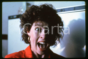 35mm vintage slide* 1989 CINEMA "Hellgate" - Ron PALILLO, Abigail WOLCOTT (12)  Diapositiva d'epoca, in formato 35 mm.CONDIZIONI: GOODE' severamente vietata la riproduzione. Tutti i diritti sono riservati.Nella diapositiva ICharta mette in vendita, sul negozio eBay e in esclusiva sul sito "icharta" il proprio archivio composto da numerose diapositive e negativi fotografici d'epoca, tutti originali e autentici, che attraversano la storia del costume italiano tra gli la fine degli anni Sessanta e Novanta.Si tratta di uno sguardo inedito sull'attualit&agrave;, la politica, la vita quotidiana, il gossip e la cultura, che fotografa il cambiamento della nazione in quest'ultimo scorcio del XX secolo. Un'occasione unica per il mercato del collezionismo, che vede finalmente disponibile un archivio eccezionale per vastit&agrave;, tematiche e condizioni, in un settore (il negativo fotografico e la diapositiva) di assoluta novit&agrave; e dalle interessanti prospettive di investimento. GOOD/buono   originale e autentica 1