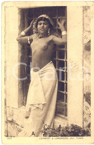 1910 ca ETHNIC NUDE WOMAN TUNISIE La petite bÃ©douine - Vintage postcard FP Cartolina postale d'epoca, non viaggiata.Serie "Types d'Orient" - serie II n&deg; 2519FORMATO: FPCONDIZIONI: POOR (lievi macchie al verso; piegature angolari)    originale e autentica 1