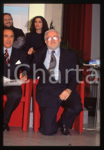Pippo BAUDO e Luciano DE CRESCENZO - FESTIVAL SANREMO 1995 35 mm vintage slide Diapositiva d'epoca, in formato 35 mm.CONDIZIONI: GOODE' severamente vietata la riproduzione. Tutti i diritti sono riservati.ICharta mette in vendita, sul negozio eBay e in esclusiva sul sito "icharta" il proprio archivio composto da numerose diapositive e negativi fotografici d'epoca, tutti originali e autentici, che attraversano la storia del costume italiano tra gli la fine degli anni Sessanta e Novanta.Si tratta di uno sguardo inedito sull'attualità, la politica, la vita quotidiana, il gossip e la cultura, che fotografa il cambiamento della nazione in quest'ultimo scorcio del XX secolo. Un'occasione unica per il mercato del collezionismo, che vede finalmente disponibile un archivio eccezionale per vastità, tematiche e condizioni, in un settore (il negativo fotografico e la diapositiva) di assoluta novità e dalle interessanti prospettive di investimento.  GOOD/buono   originale e autentica 1