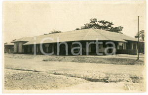 1930 ELISABETHVILLE (CONGO BELGE) Avenue de Tabora - Poste - Photo L. GABRIEL Fotografia originale d'epoca, in formato cartolina postale.FOTOGRAFO: L&eacute;opold Gabriel, Elisabethville GOOD/buono  Formato: 14x9 cm originale e autentica 1